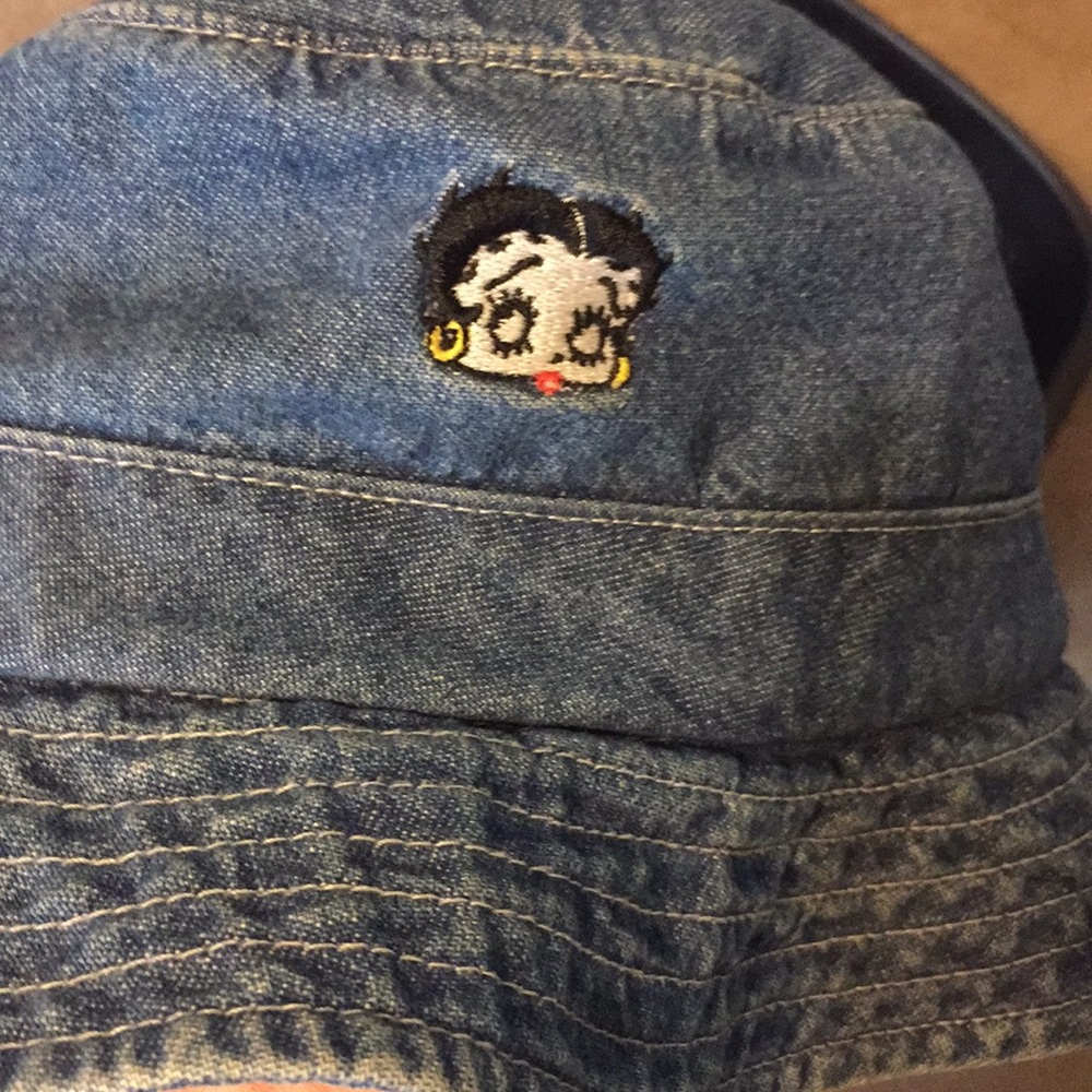Betty bop bucket hat